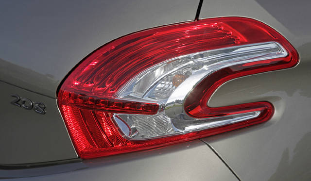 <strong>Peugeot 208｜プジョー 208</strong>