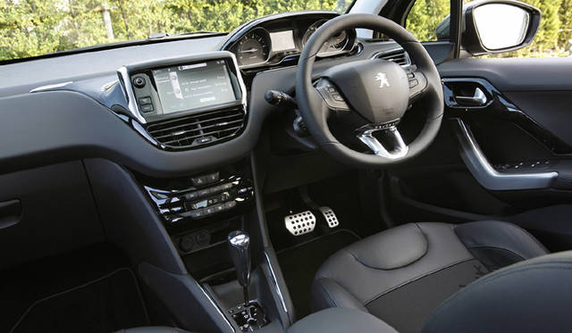 <strong>Peugeot 208｜プジョー 208</strong>