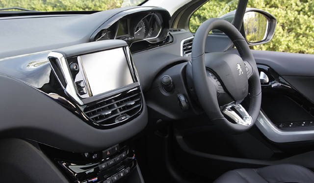 <strong>Peugeot 208｜プジョー 208</strong>