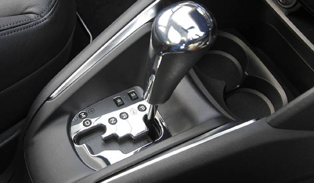 <strong>Peugeot 208｜プジョー 208</strong>