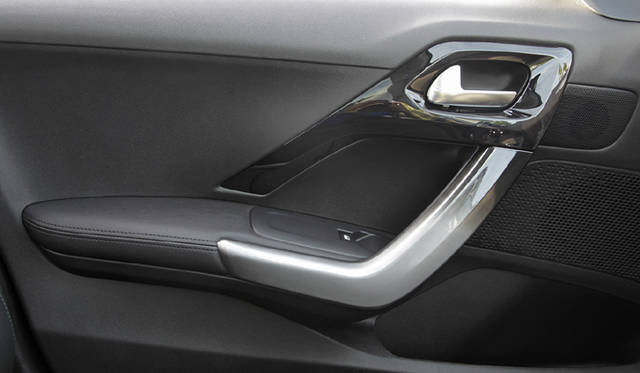 <strong>Peugeot 208｜プジョー 208</strong>