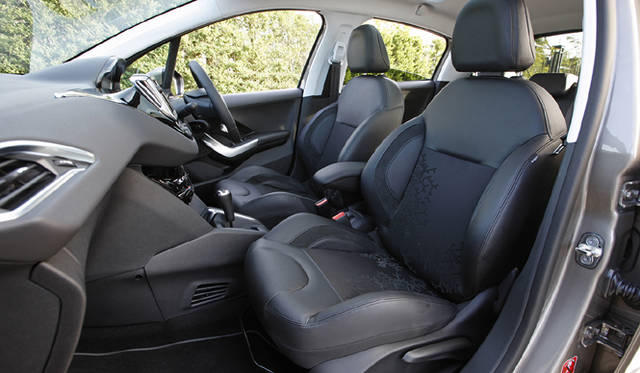 <strong>Peugeot 208｜プジョー 208</strong>