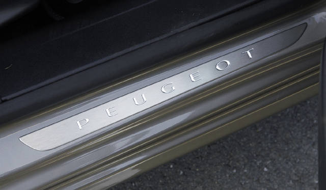 <strong>Peugeot 208｜プジョー 208</strong>