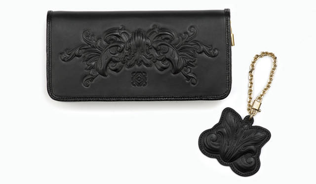 <strong>LOEWE｜ロエベ</strong>　タッセルキーリング、チャーム、ノートブックなども展開