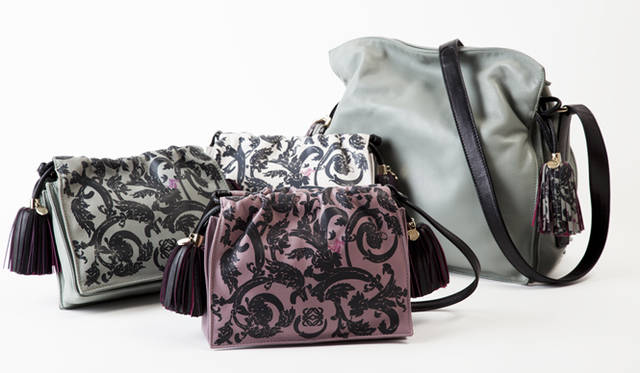 <strong>LOEWE｜ロエベ</strong>　フラメンコには、バロックモチーフをナパレザーまたはツインタッセルにプリントしている