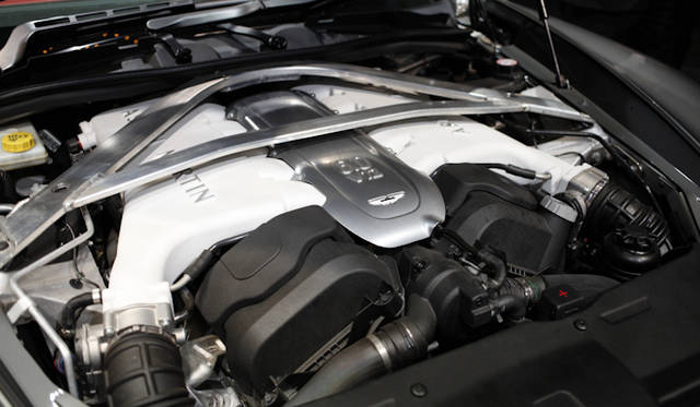 <strong>Aston Martin Vanquish｜アストンマーティン ヴァンキッシュ</strong>