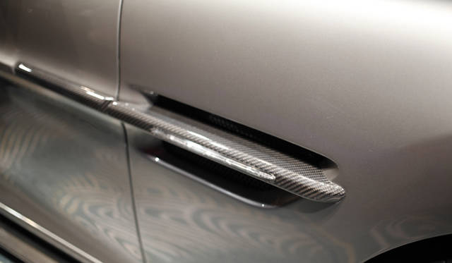 <strong>Aston Martin Vanquish｜アストンマーティン ヴァンキッシュ</strong>