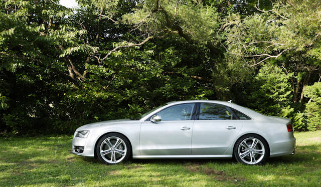 <strong>Audi S8｜アウディ S8</strong>