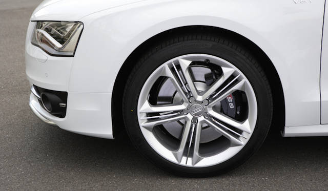 <strong>Audi S8｜アウディ S8</strong>