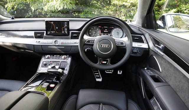 <strong>Audi S8｜アウディ S8</strong>　バング＆オルフセン アドバンスド サウンドシステムはオプション（84万円）