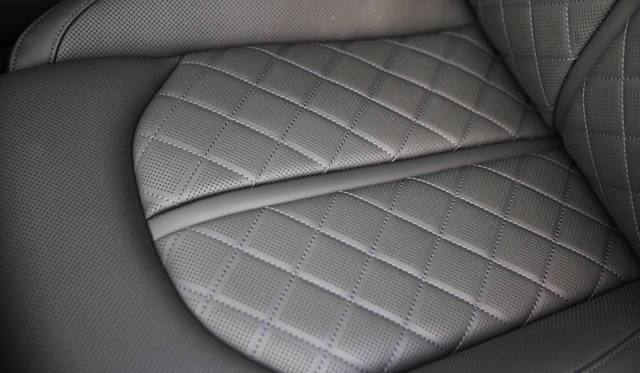 <strong>Audi S8｜アウディ S8</strong>