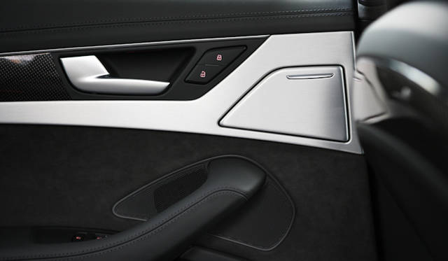 <strong>Audi S8｜アウディ S8</strong>