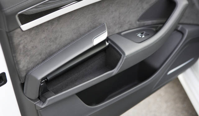 <strong>Audi S8｜アウディ S8</strong>