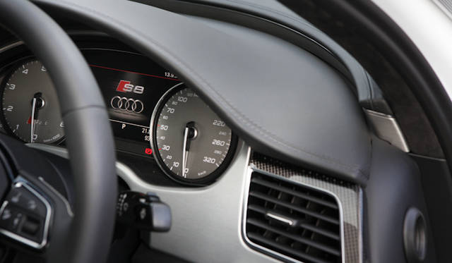 <strong>Audi S8｜アウディ S8</strong>