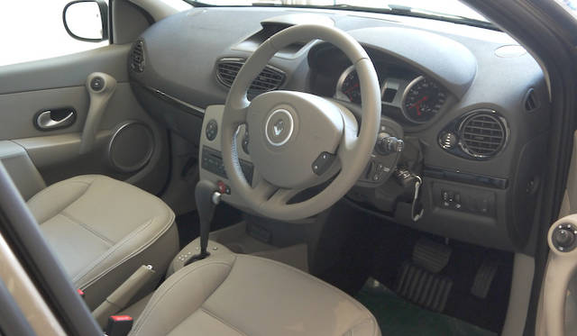 <strong>Renault Lutecia Initiale Paris｜ルノー ルーテシア イニシャル・パリ</strong>