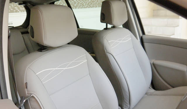 <strong>Renault Lutecia Initiale Paris｜ルノー ルーテシア イニシャル・パリ</strong>