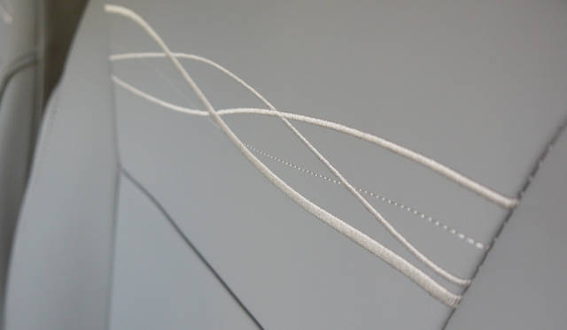 <strong>Renault Lutecia Initiale Paris｜ルノー ルーテシア イニシャル・パリ</strong>