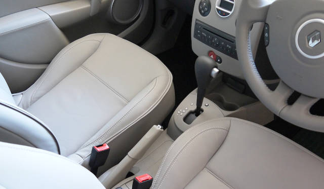 <strong>Renault Lutecia Initiale Paris｜ルノー ルーテシア イニシャル・パリ</strong>