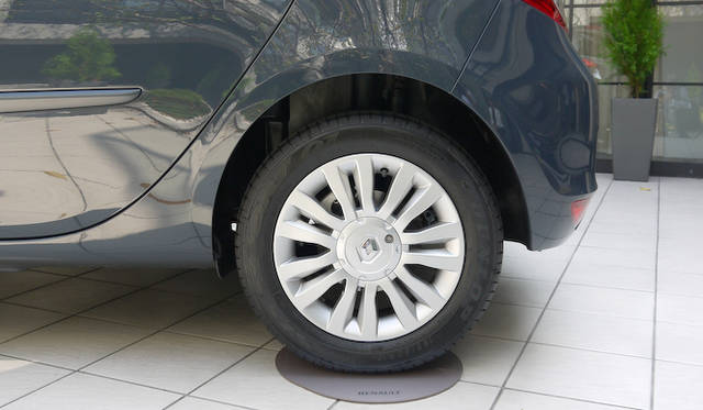 <strong>Renault Lutecia Expression MT｜ルノー ルーテシア エクスプレッション MT</strong>