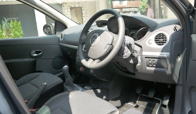 <strong>Renault Lutecia Expression MT｜ルノー ルーテシア エクスプレッション MT</strong>