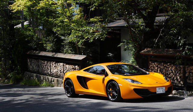 <strong>McLaren MP4-12C｜マクラーレン MP4-12C</strong><br />今回の目的地　湯宿せきや　東京から250kmほどだ