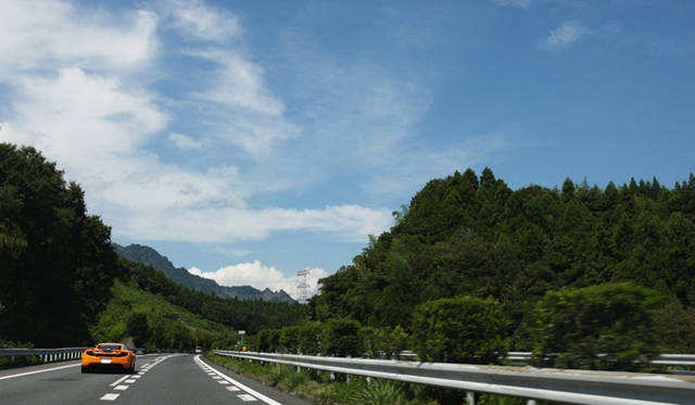 <strong>McLaren MP4-12C｜マクラーレン MP4-12C</strong><br />MP4-12Cはクルーズコントロールもそなえる