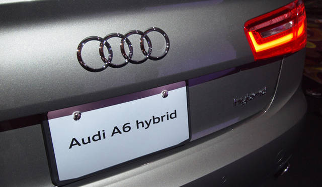 <strong>Audi A6 hybrid｜アウディ A6 ハイブリッド</strong>　リヤにhybridのバッヂがつく