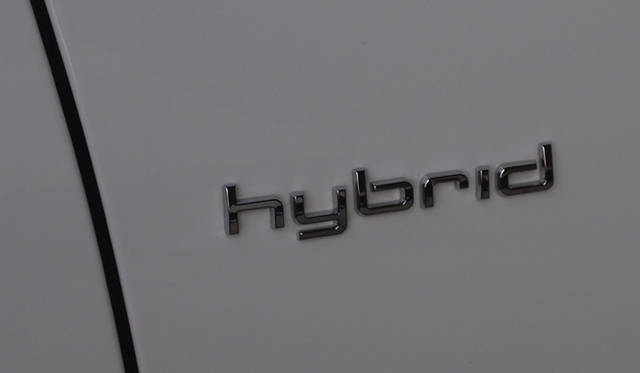 <strong>Audi A6 hybrid｜アウディ A6 ハイブリッド</strong>　ボディサイドにもhybridのバッヂ