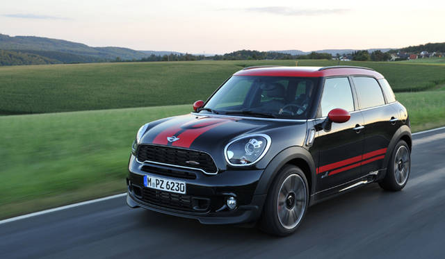 <strong>MINI John Cooper Works Crossover｜ミニ ジョン・クーパー・ワークス クロスオーバー</strong>