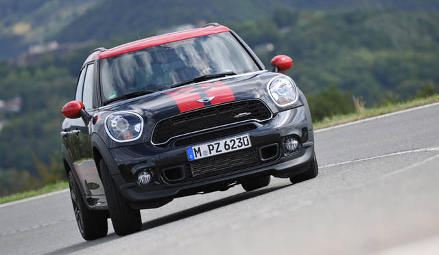 <strong>MINI John Cooper Works Crossover｜ミニ ジョン・クーパー・ワークス クロスオーバー</strong>