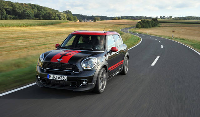 <strong>MINI John Cooper Works Crossover｜ミニ ジョン・クーパー・ワークス クロスオーバー</strong>