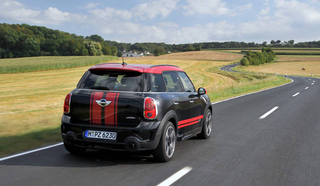 <strong>MINI John Cooper Works Crossover｜ミニ ジョン・クーパー・ワークス クロスオーバー</strong>