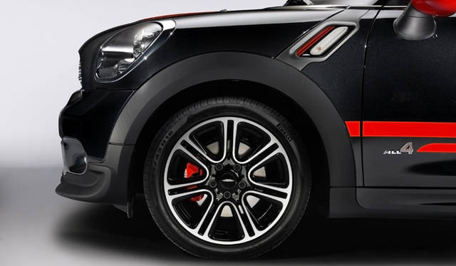 <strong>MINI John Cooper Works Crossover｜ミニ ジョン・クーパー・ワークス クロスオーバー</strong>　