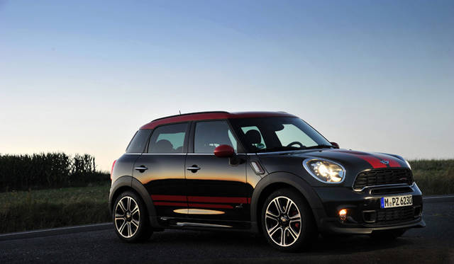 <strong>MINI John Cooper Works Crossover｜ミニ ジョン・クーパー・ワークス クロスオーバー</strong>