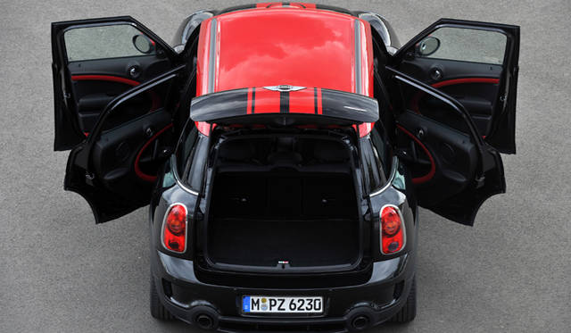 <strong>MINI John Cooper Works Crossover｜ミニ ジョン・クーパー・ワークス クロスオーバー</strong>