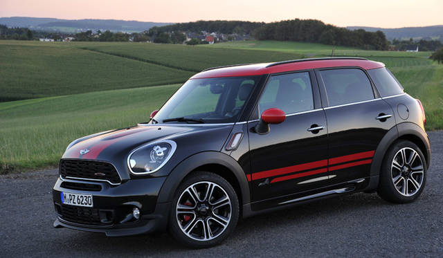 <strong>MINI John Cooper Works Crossover｜ミニ ジョン・クーパー・ワークス クロスオーバー</strong>