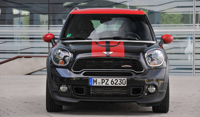 <strong>MINI John Cooper Works Crossover｜ミニ ジョン・クーパー・ワークス クロスオーバー</strong>