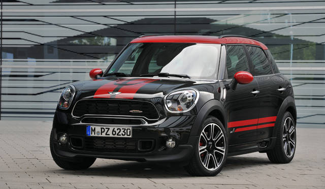 <strong>MINI John Cooper Works Crossover｜ミニ ジョン・クーパー・ワークス クロスオーバー</strong>