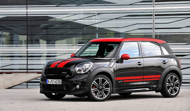 <strong>MINI John Cooper Works Crossover｜ミニ ジョン・クーパー・ワークス クロスオーバー</strong>