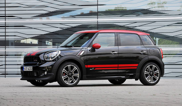 <strong>MINI John Cooper Works Crossover｜ミニ ジョン・クーパー・ワークス クロスオーバー</strong>