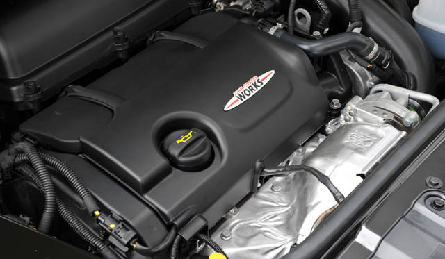 <strong>MINI John Cooper Works Crossover｜ミニ ジョン・クーパー・ワークス クロスオーバー</strong>