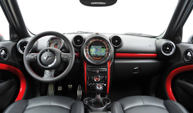 <strong>MINI John Cooper Works Crossover｜ミニ ジョン・クーパー・ワークス クロスオーバー</strong>