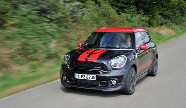 <strong>MINI John Cooper Works Crossover｜ミニ ジョン・クーパー・ワークス クロスオーバー</strong>