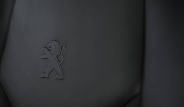 <strong>Peugeot RCZ｜プジョー RCZ</strong>