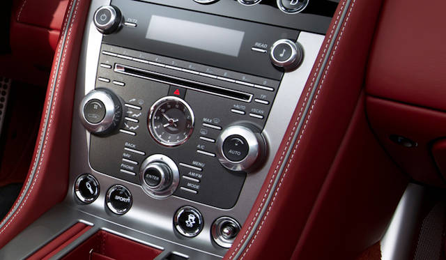 <strong>Aston Martin DB9｜アストンマーティン DB9</strong>