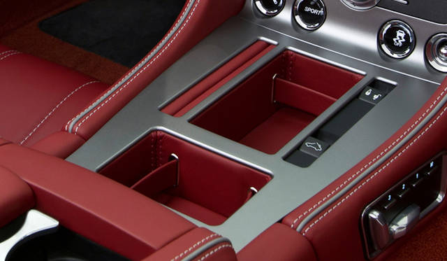 <strong>Aston Martin DB9｜アストンマーティン DB9</strong>