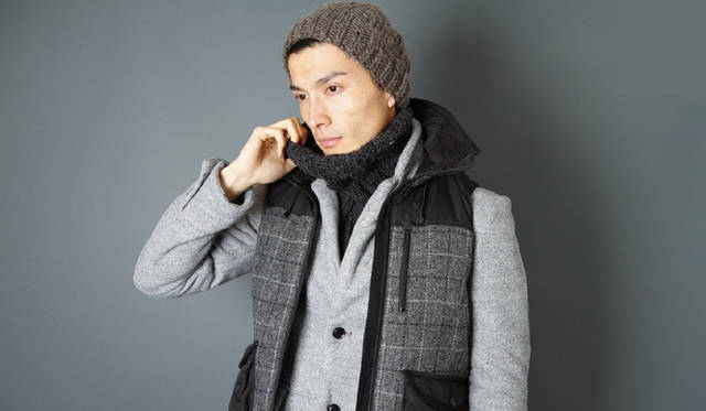 <strong>ミノトール2012秋冬コレクション『SYNERGISTIC』</strong>　ニットキャップ 1万2600円、ハイネックショルダーウォーマー 2万9925円、ベスト 3万9900円、ジャケット 3万9900円