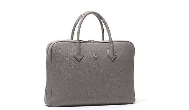 <strong>hinn｜ヒン</strong>　「Basic Briefcase」（グレー）8万4000円