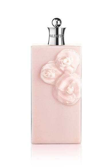 <strong>ラグジュアリー｜レディス<br />「ヴァレンティノ」<br />ヴァレンティナ ボディローション</strong><br /><br />ホワイトアルバトリュフを秘密のスパイスに、カラブリアンベルガモットがフレッシュに香る「ヴァレンティナ」のボディローション。<br /><br />フィッツコーポレーション<br />Tel. 03-5772-1014<br />http://www.fits-japan.com<br /><br />