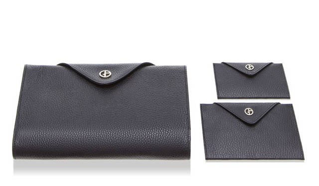 <strong>ARMANI / CASA│アルマーニ / カーザ</strong> 　「FLYER（フライヤー）」ブラック　トラベルウォレット8万850円（左）、カードケース3万1500円（右上）、4万950円（右下）